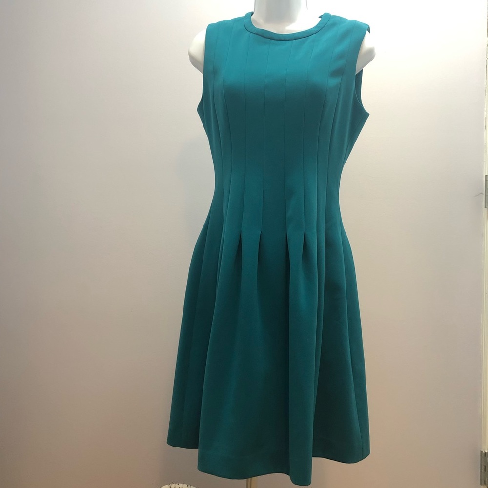 H&M woman sleeveless polyester casual dress.